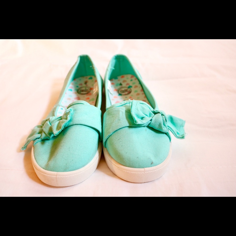 Wonder Nation Slip Ons kids size 4